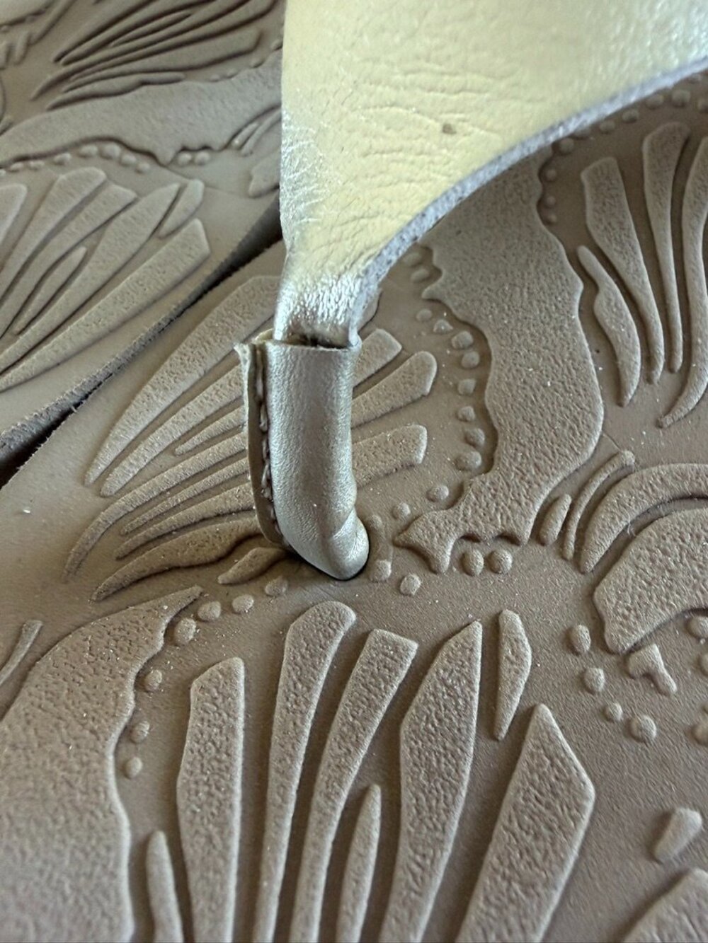 Billabong Metallic Silver Thong Flip Flops Beach Summer Sandals - Picture 10 of 13